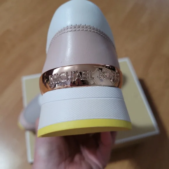 Brandnew with box - Picture 4 of 7